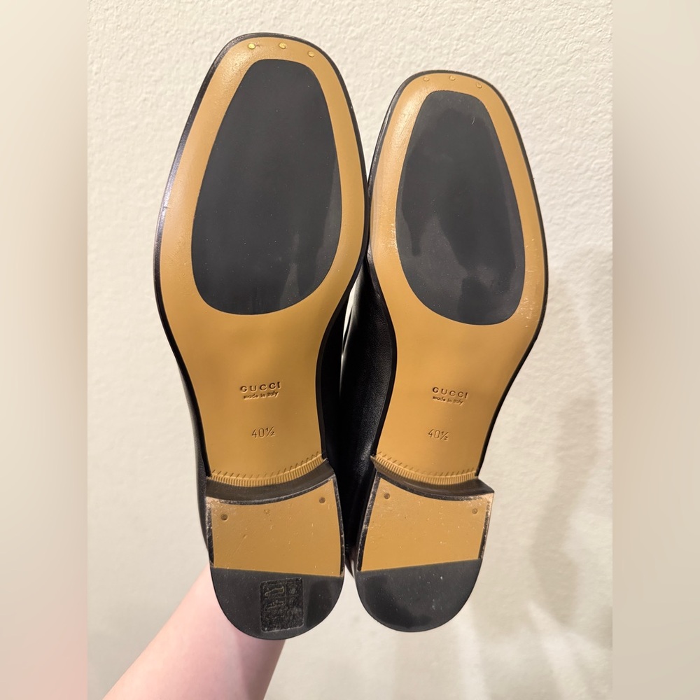 GUCCI Horsebit Black Leather Loafers with Gold Detail - Picture 5 of 6